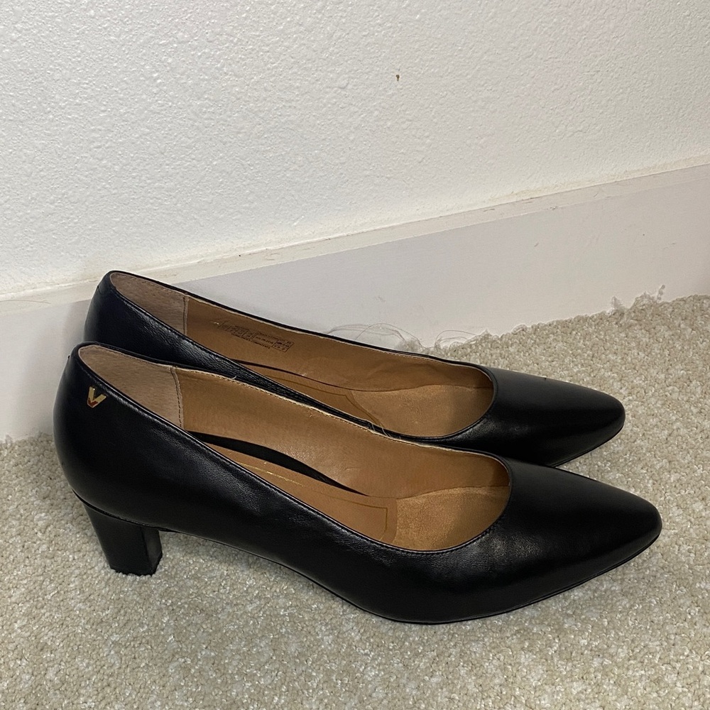 Vionic Black Pumps - image 3